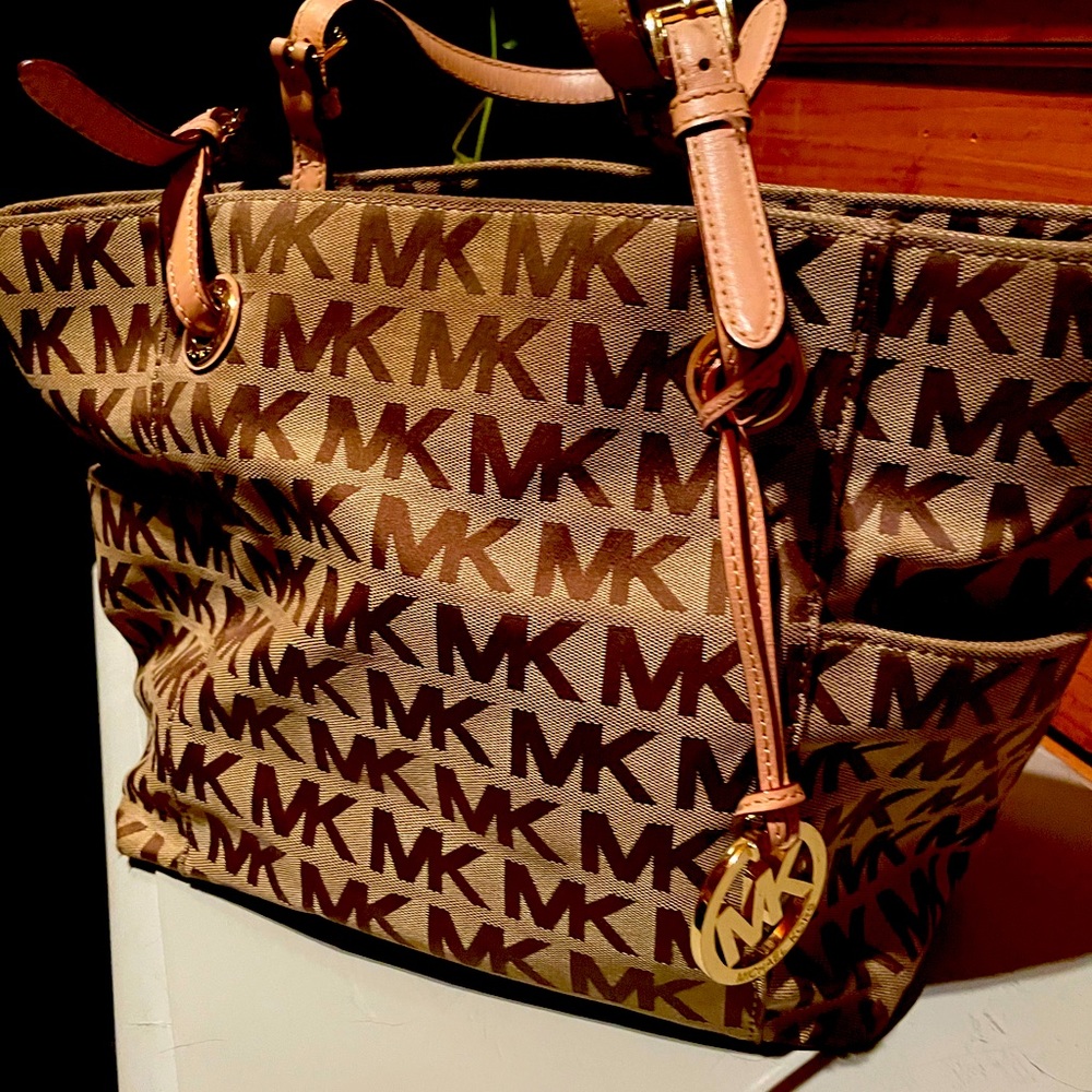 Micheal Kors large shoulder bag